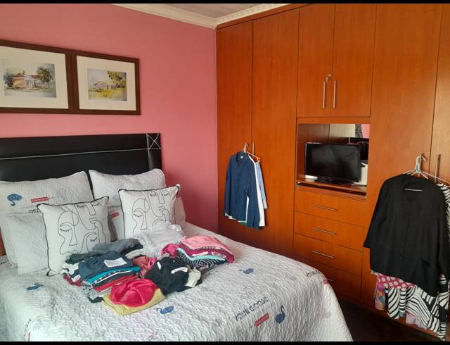 3 BEDROOM HOUSE FOR SALE IN OOS EINDE